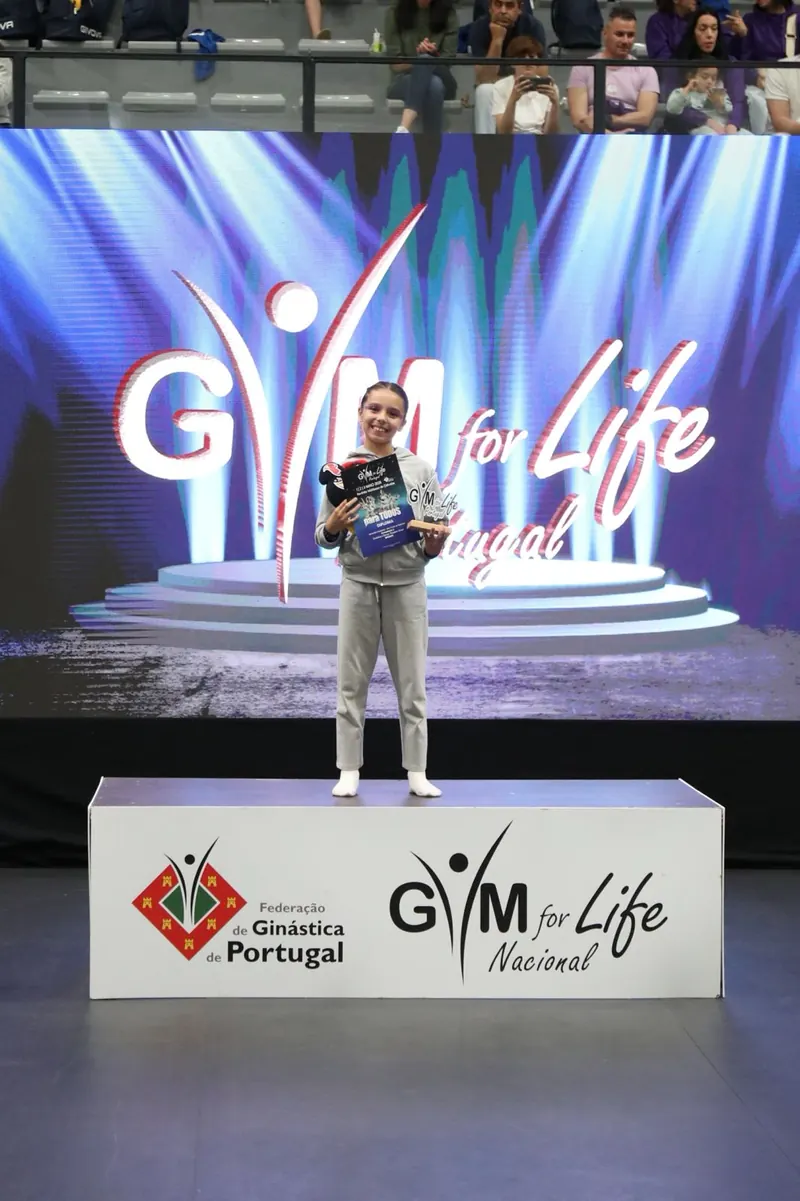 Atleta do clube no pódio do Gym for Life Nacional